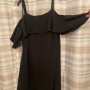 Maggie London Blk Strap Off-Shoulder Sleeve Ruffled Bodice Cut Out Hem Design